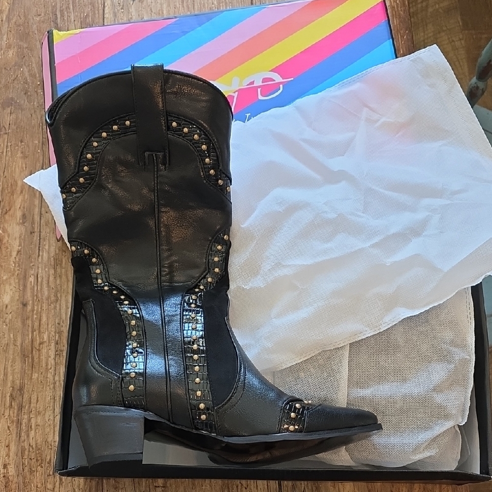 XYD Black Heeled Boots with Gold Studs